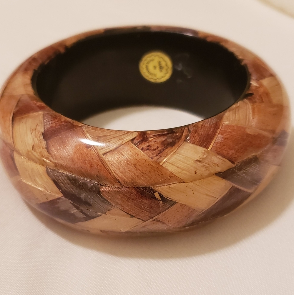 HAND CRAFTED IN PHILLIPINES LUCITE BANGLE